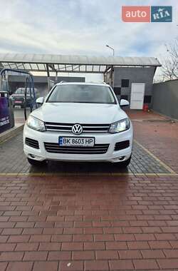 Внедорожник / Кроссовер Volkswagen Touareg 2012 в Сарнах