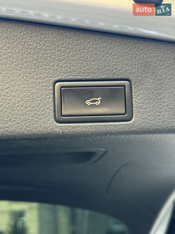 Позашляховик / Кросовер Volkswagen Touareg 2013 в Києві