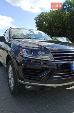 Внедорожник / Кроссовер Volkswagen Touareg 2015 в Виннице