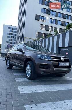 Внедорожник / Кроссовер Volkswagen Touareg 2014 в Львове