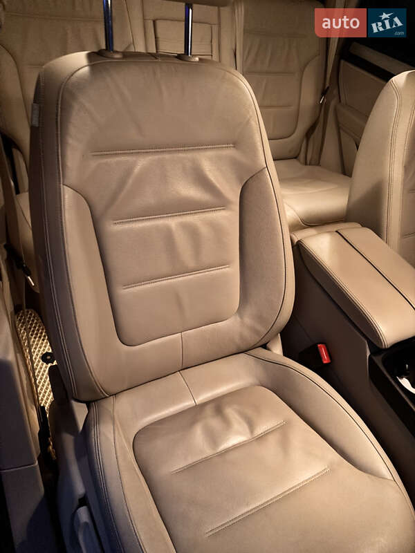 Позашляховик / Кросовер Volkswagen Touareg 2012 в Ужгороді