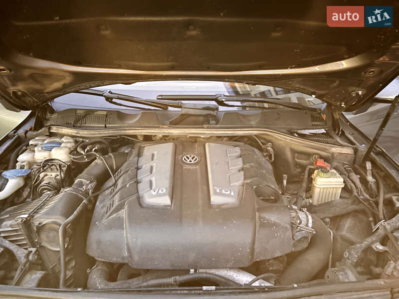 Позашляховик / Кросовер Volkswagen Touareg 2012 в Ужгороді