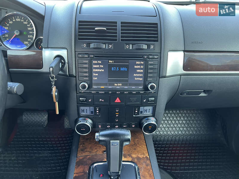 Внедорожник / Кроссовер Volkswagen Touareg 2008 в Черновцах