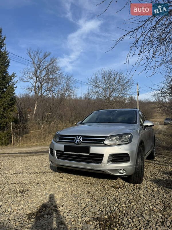 Позашляховик / Кросовер Volkswagen Touareg 2014 в Чернівцях