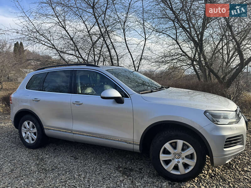 Позашляховик / Кросовер Volkswagen Touareg 2014 в Чернівцях