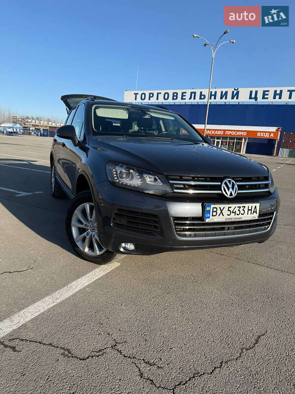 Позашляховик / Кросовер Volkswagen Touareg 2011 в Кам'янець-Подільському