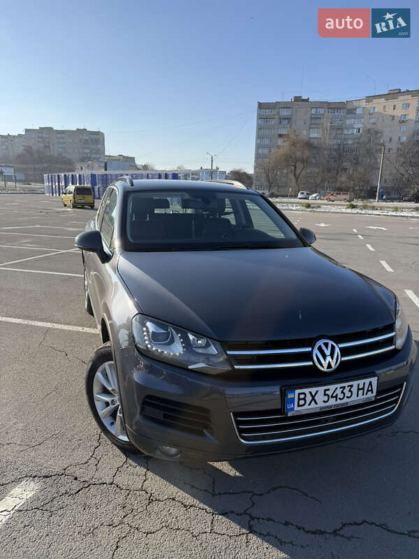 Позашляховик / Кросовер Volkswagen Touareg 2011 в Кам'янець-Подільському