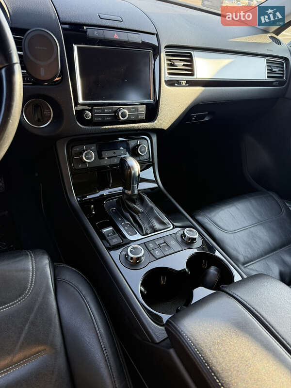 Позашляховик / Кросовер Volkswagen Touareg 2011 в Кам'янець-Подільському