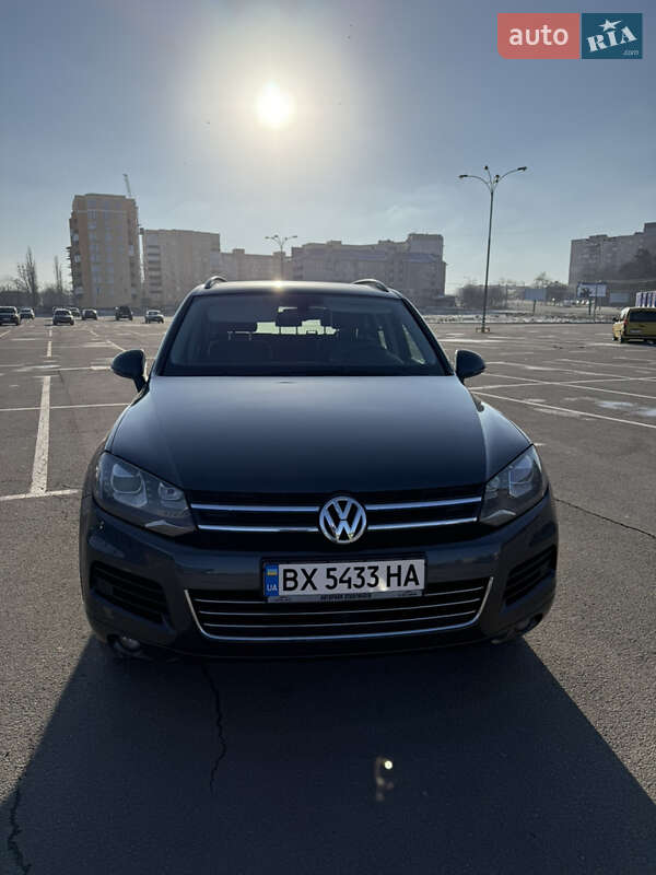 Позашляховик / Кросовер Volkswagen Touareg 2011 в Кам'янець-Подільському