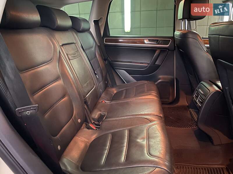 Внедорожник / Кроссовер Volkswagen Touareg 2011 в Умани