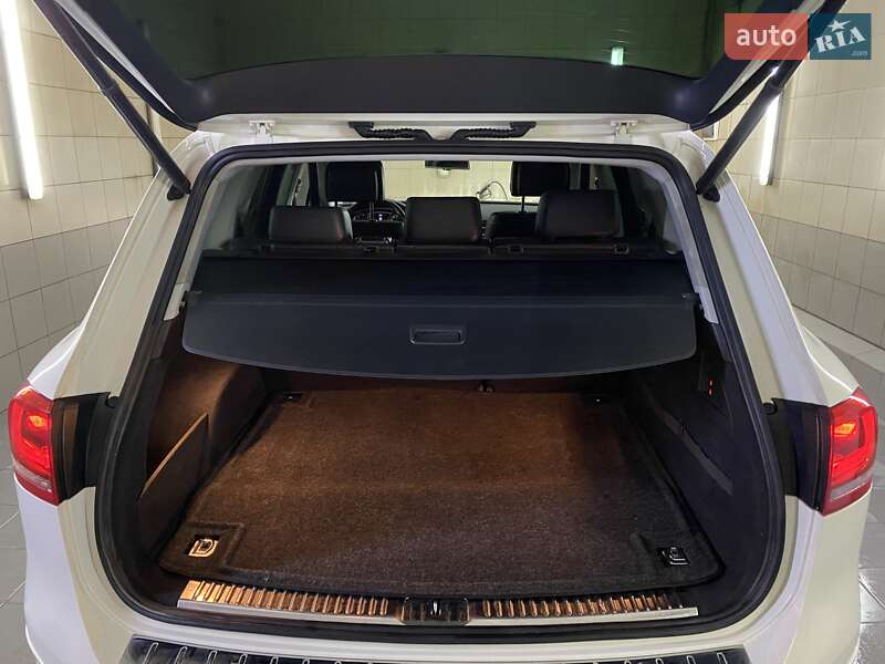 Внедорожник / Кроссовер Volkswagen Touareg 2011 в Умани