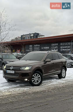 Внедорожник / Кроссовер Volkswagen Touareg 2012 в Киеве