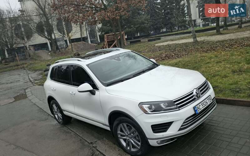 Внедорожник / Кроссовер Volkswagen Touareg 2014 в Львове