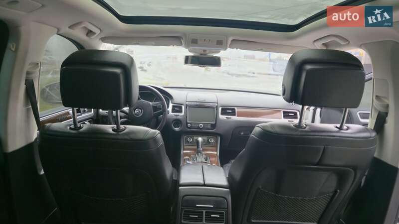Внедорожник / Кроссовер Volkswagen Touareg 2014 в Львове