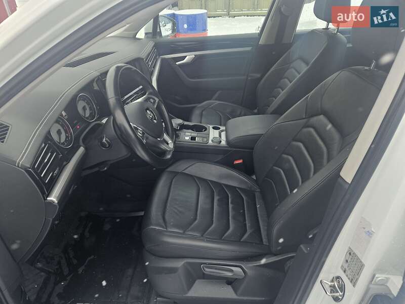 Позашляховик / Кросовер Volkswagen Touareg 2019 в Полтаві