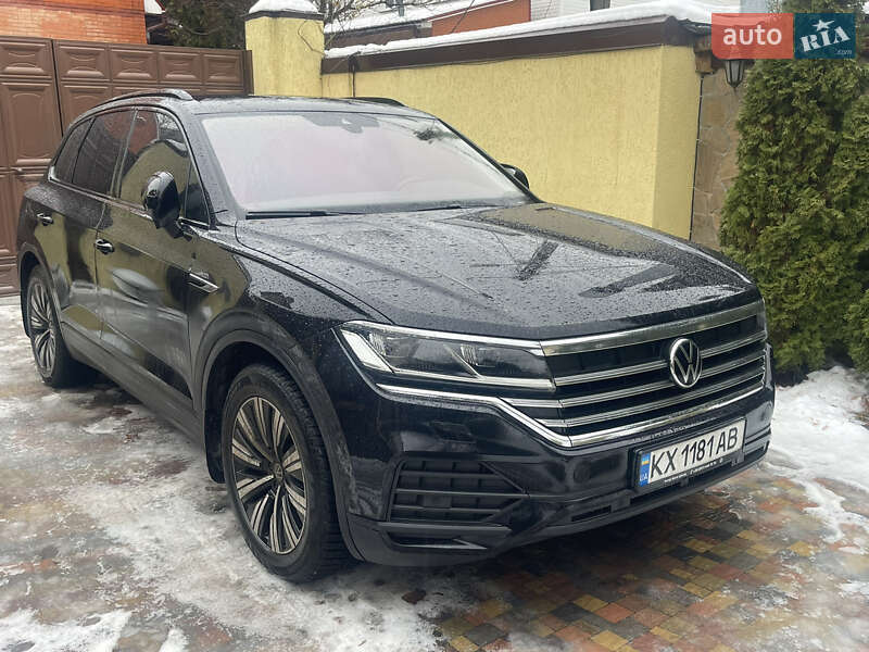 Позашляховик / Кросовер Volkswagen Touareg 2021 в Харкові