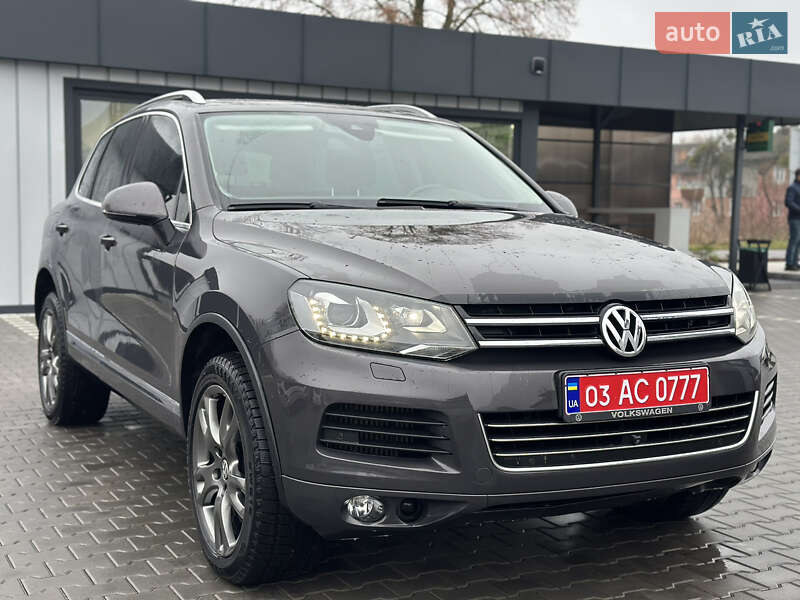 Внедорожник / Кроссовер Volkswagen Touareg 2011 в Владимире