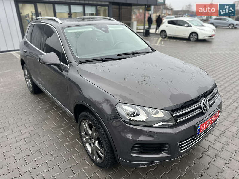 Внедорожник / Кроссовер Volkswagen Touareg 2011 в Владимире