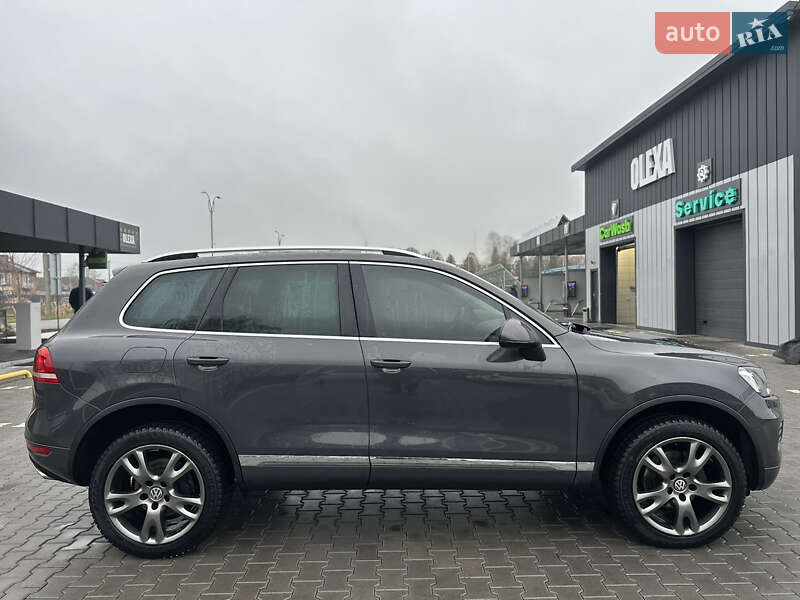 Внедорожник / Кроссовер Volkswagen Touareg 2011 в Владимире