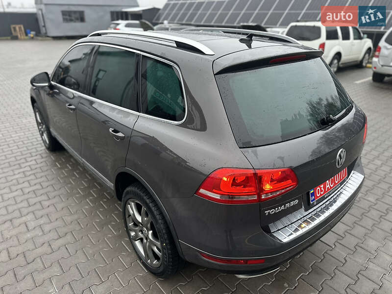 Внедорожник / Кроссовер Volkswagen Touareg 2011 в Владимире
