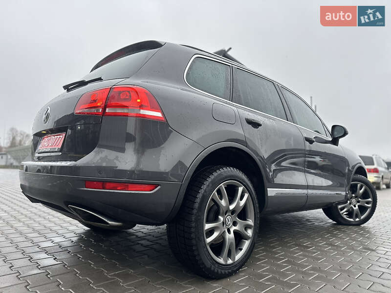 Внедорожник / Кроссовер Volkswagen Touareg 2011 в Владимире