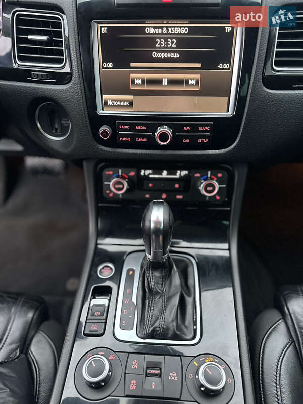 Внедорожник / Кроссовер Volkswagen Touareg 2011 в Владимире