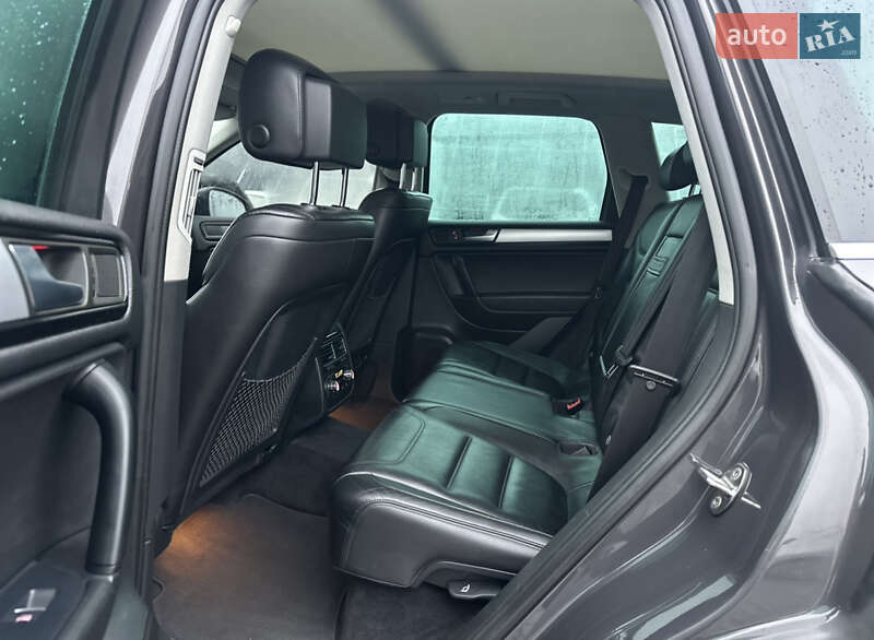 Внедорожник / Кроссовер Volkswagen Touareg 2011 в Владимире