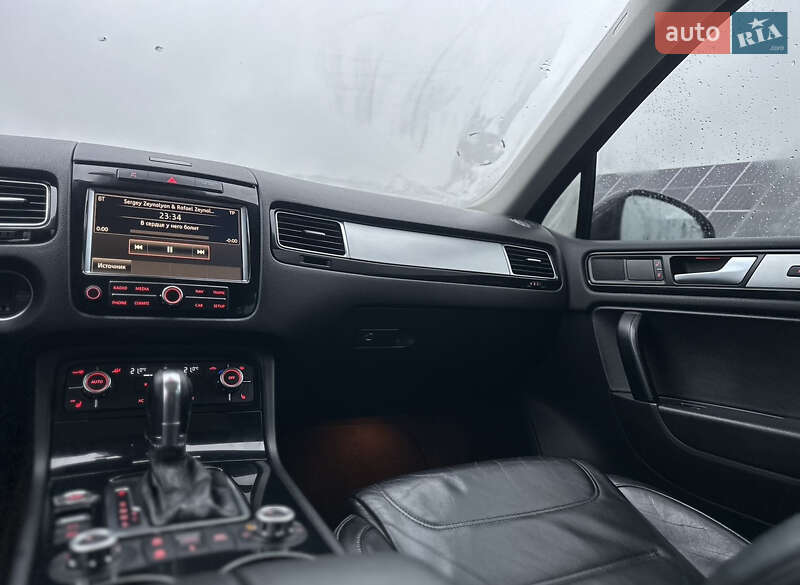 Внедорожник / Кроссовер Volkswagen Touareg 2011 в Владимире