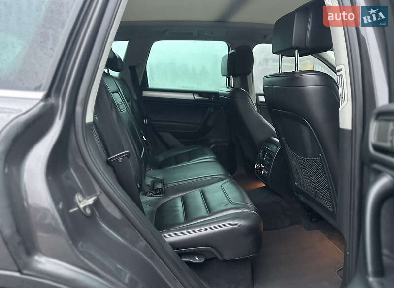 Внедорожник / Кроссовер Volkswagen Touareg 2011 в Владимире