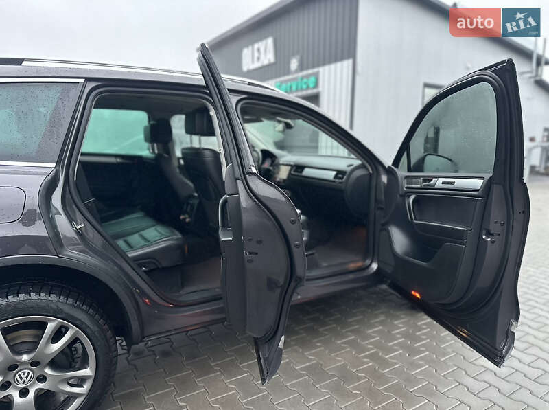 Внедорожник / Кроссовер Volkswagen Touareg 2011 в Владимире