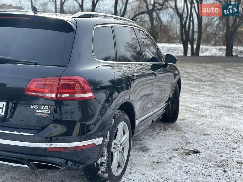 Внедорожник / Кроссовер Volkswagen Touareg 2015 в Первомайске