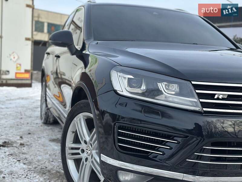 Внедорожник / Кроссовер Volkswagen Touareg 2015 в Первомайске