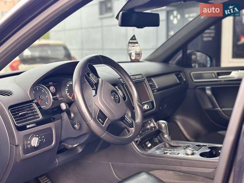Внедорожник / Кроссовер Volkswagen Touareg 2015 в Первомайске