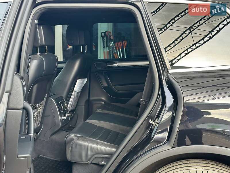 Внедорожник / Кроссовер Volkswagen Touareg 2015 в Первомайске