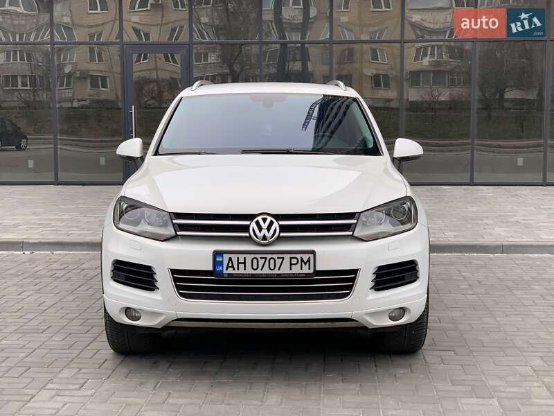 Внедорожник / Кроссовер Volkswagen Touareg 2012 в Днепре