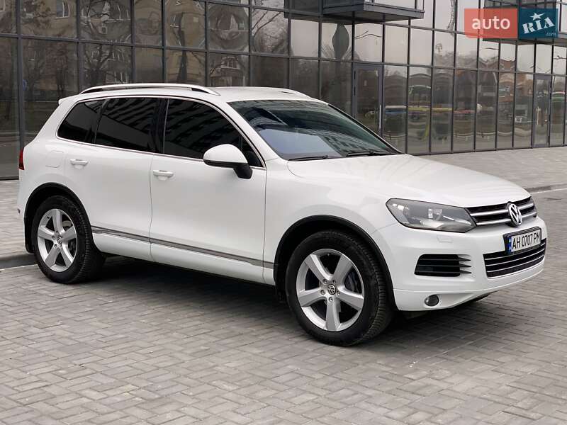 Внедорожник / Кроссовер Volkswagen Touareg 2012 в Днепре
