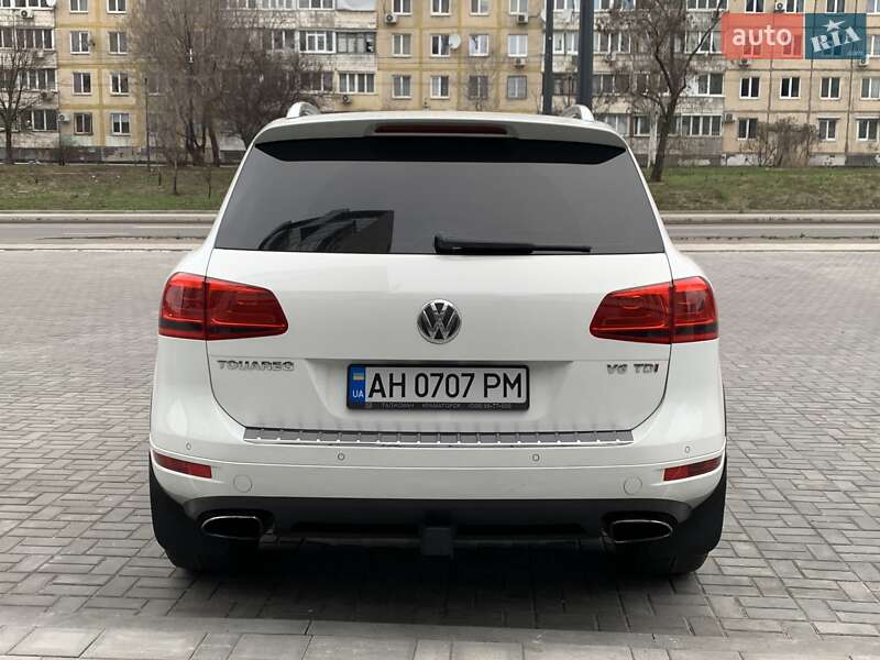 Внедорожник / Кроссовер Volkswagen Touareg 2012 в Днепре