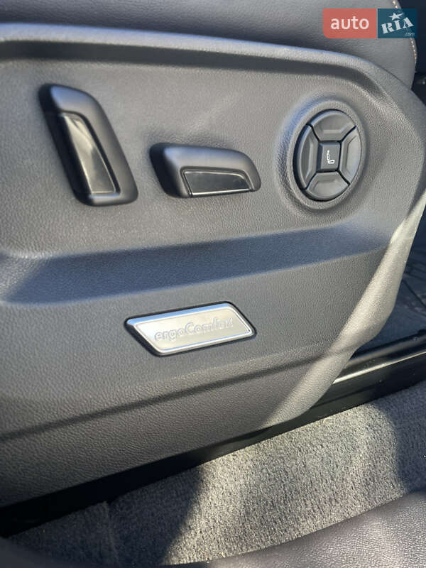 Позашляховик / Кросовер Volkswagen Touareg 2020 в Львові