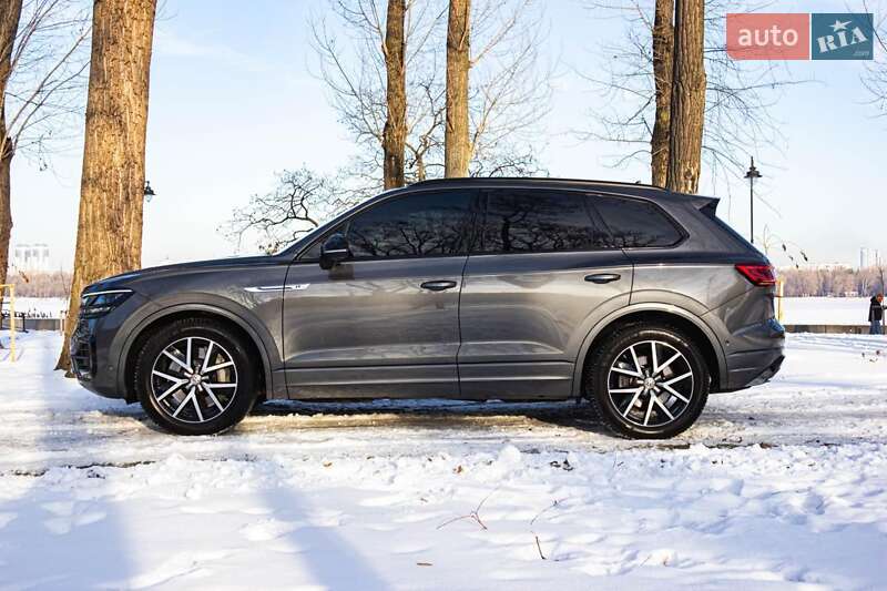 Внедорожник / Кроссовер Volkswagen Touareg 2019 в Киеве