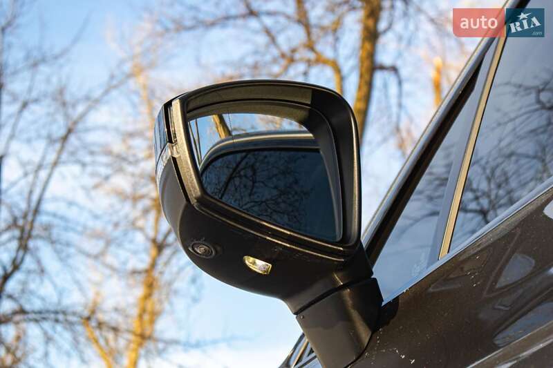 Внедорожник / Кроссовер Volkswagen Touareg 2019 в Киеве