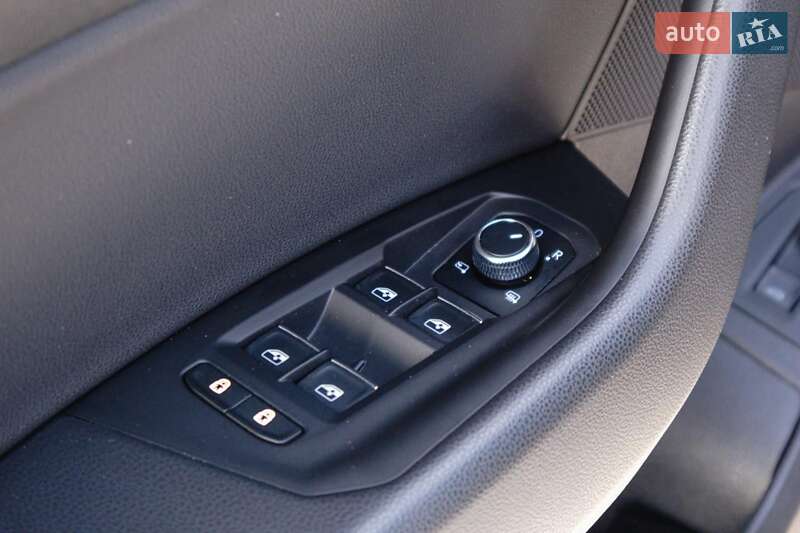 Внедорожник / Кроссовер Volkswagen Touareg 2019 в Киеве