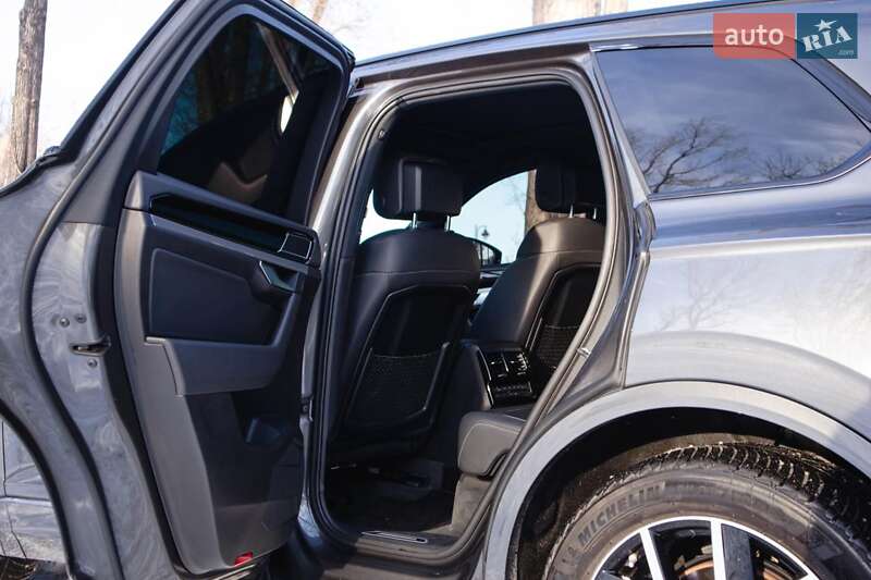 Внедорожник / Кроссовер Volkswagen Touareg 2019 в Киеве