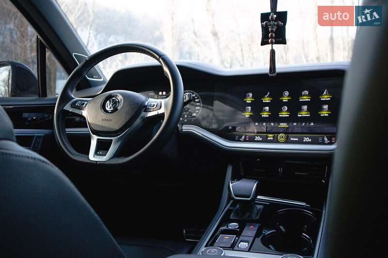 Внедорожник / Кроссовер Volkswagen Touareg 2019 в Киеве