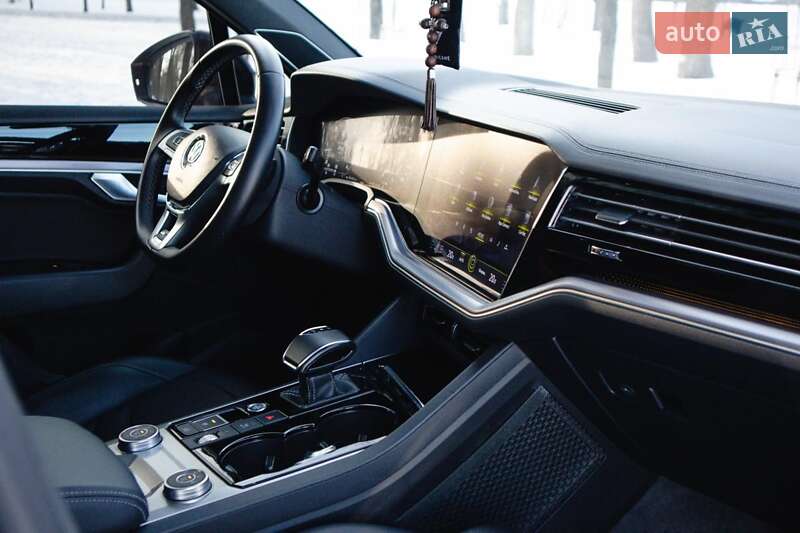 Внедорожник / Кроссовер Volkswagen Touareg 2019 в Киеве