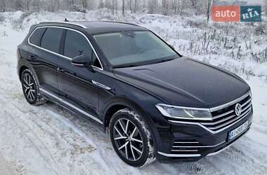 Внедорожник / Кроссовер Volkswagen Touareg 2020 в Киеве
