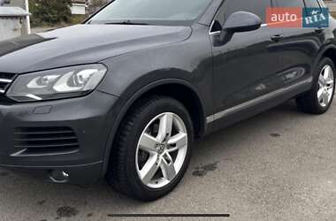 Внедорожник / Кроссовер Volkswagen Touareg 2012 в Киеве