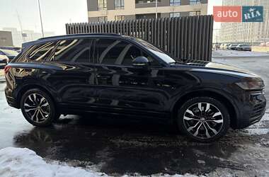 Позашляховик / Кросовер Volkswagen Touareg 2020 в Києві