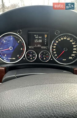 Внедорожник / Кроссовер Volkswagen Touareg 2006 в Лозовой