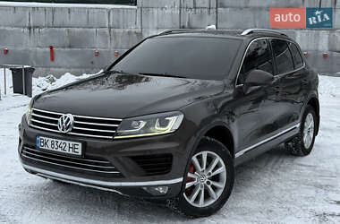 Позашляховик / Кросовер Volkswagen Touareg 2016 в Києві