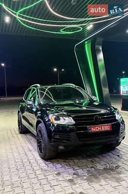 Внедорожник / Кроссовер Volkswagen Touareg 2011 в Николаеве